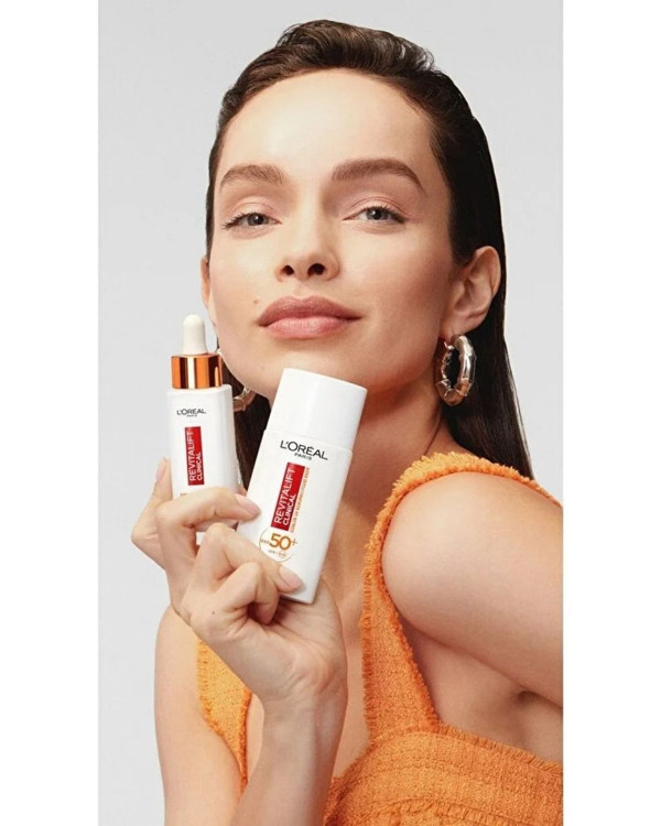 کرم ضدآفتاب روزانه Revitalift Clinical Loreal SPF50 لورآل – با ویتامین C و آنتیاکسیدان ــ ضدلک و روشن کننده پوست